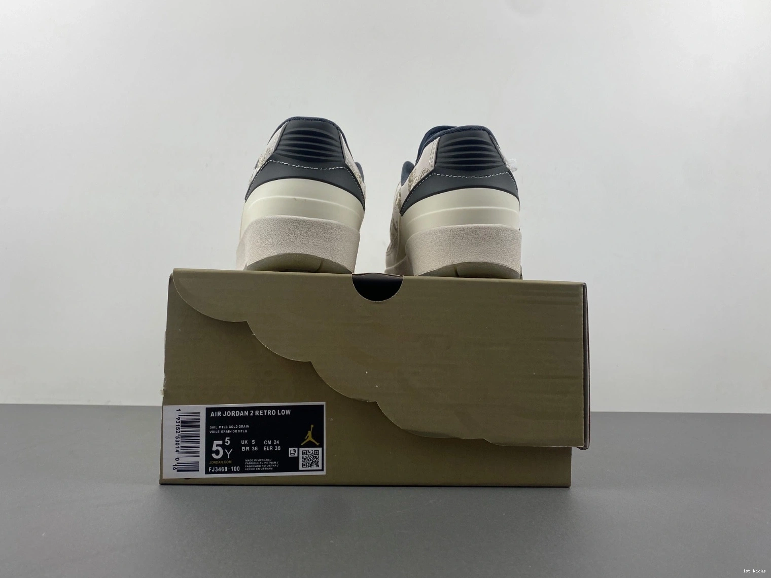 FJ3468-100 Year Retro the Dragon of Jordan Low 2 Men's - 0128